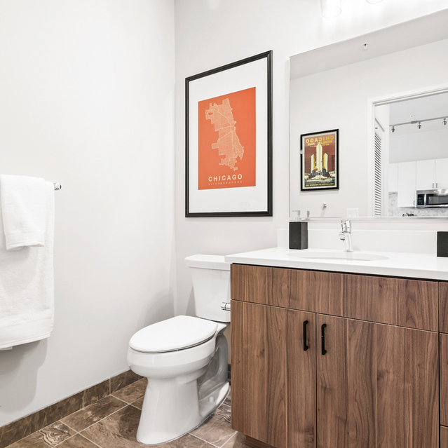 Logan Apartments - Spacious Bathroom